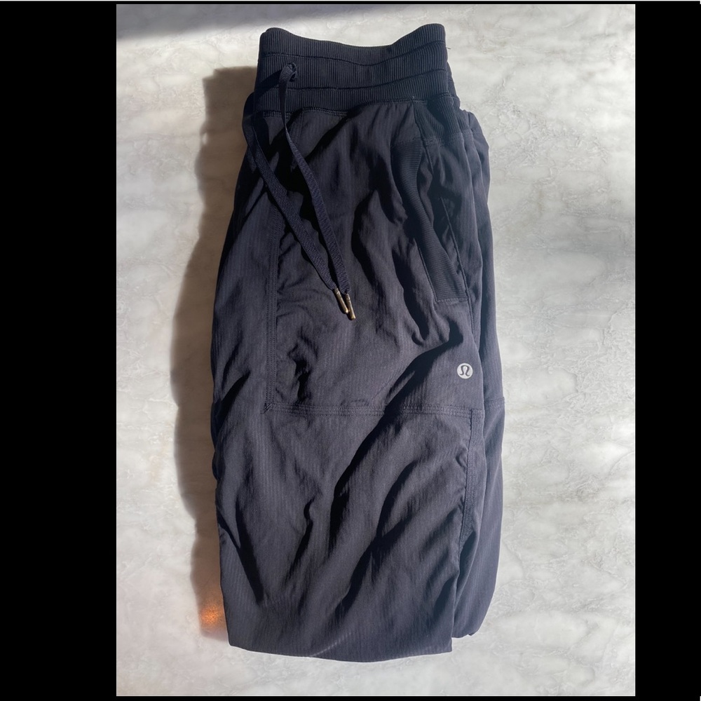 Lulu Lemon Studio Pants 28” Size 4